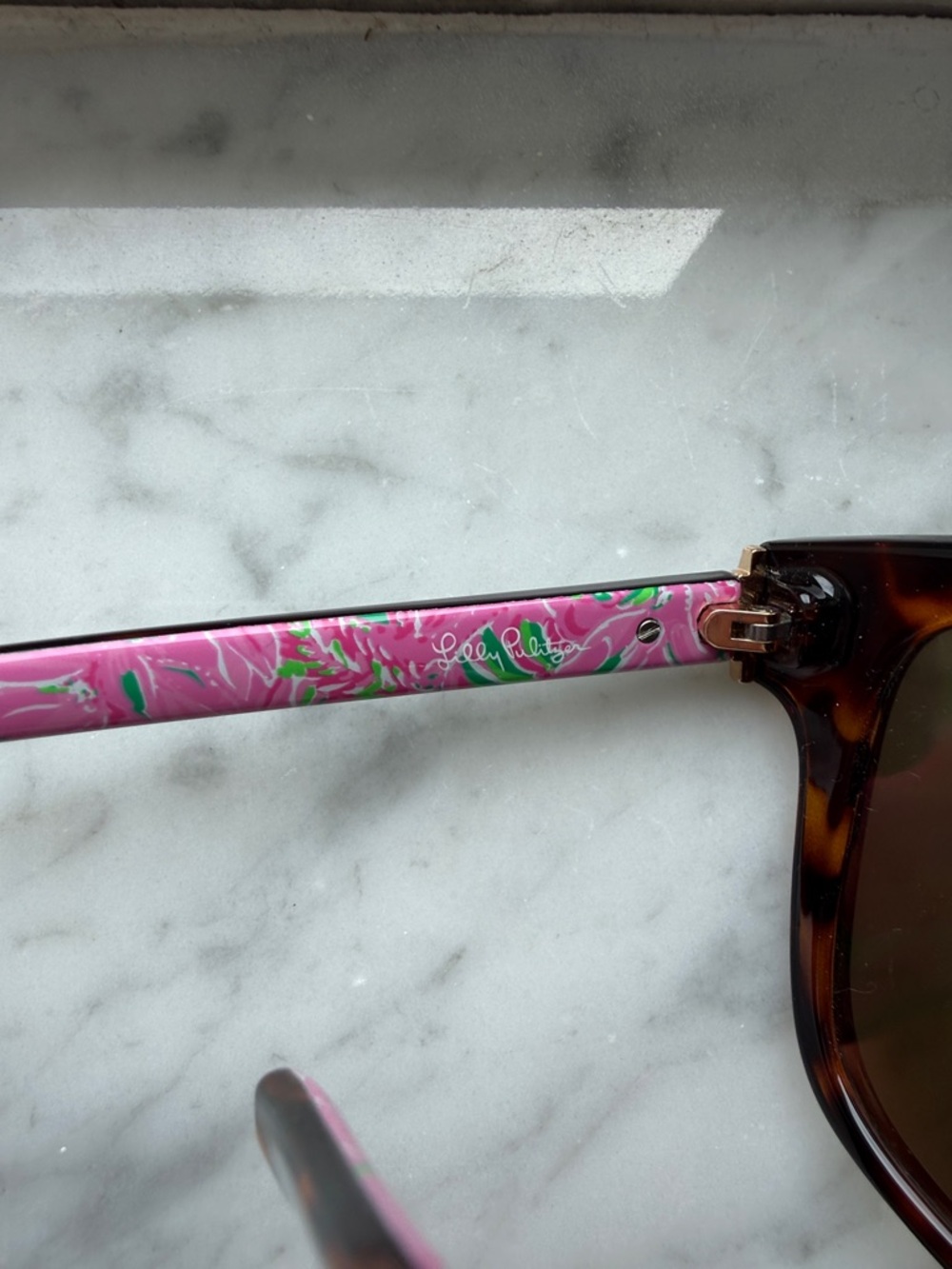 Lilly Pulitzer sunglasses - Picture 4 of 7
